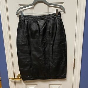 Global Identity VINTAGE 1980's
Skirt BLACK LEATHER 9/10